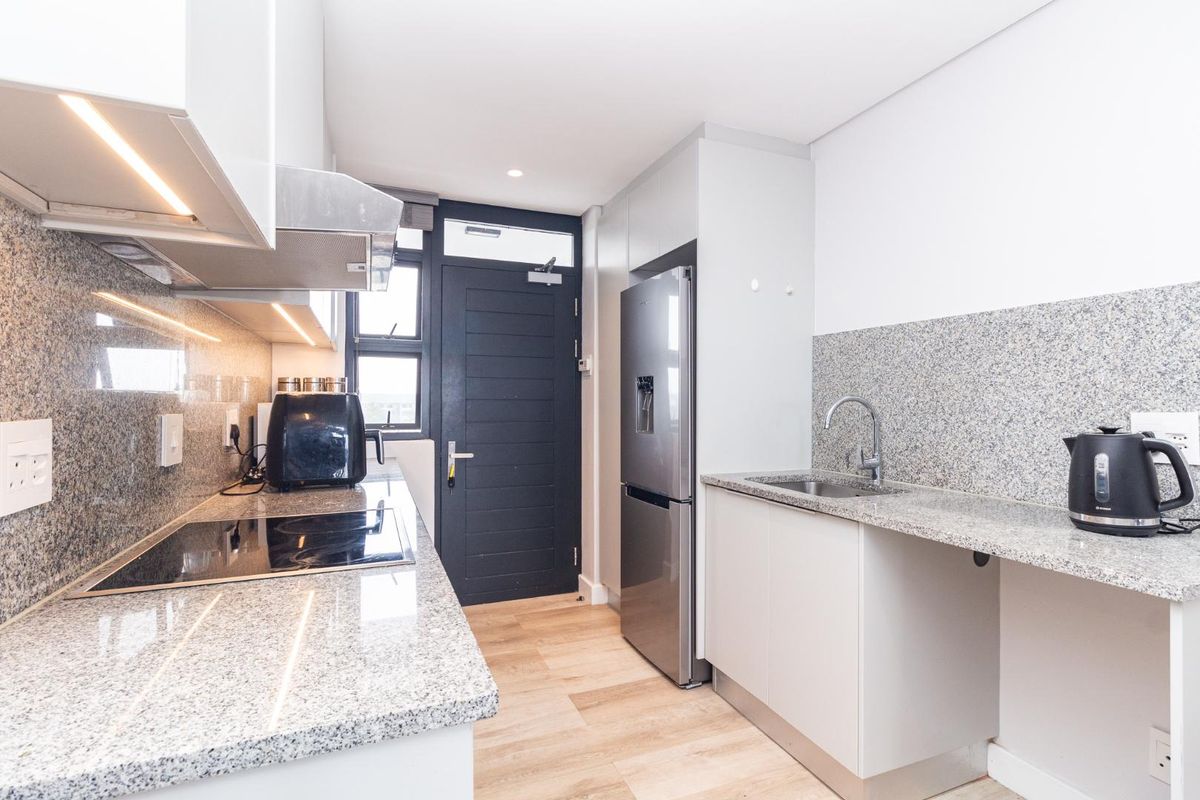 Two Bedroom Apartment With Lovely Views - Photo 4