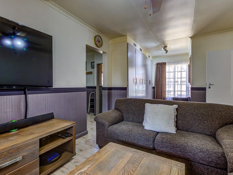 QUALITY 4/5 BEDROOMED HOME IN SECURE BOOMED AREA - Photo 5