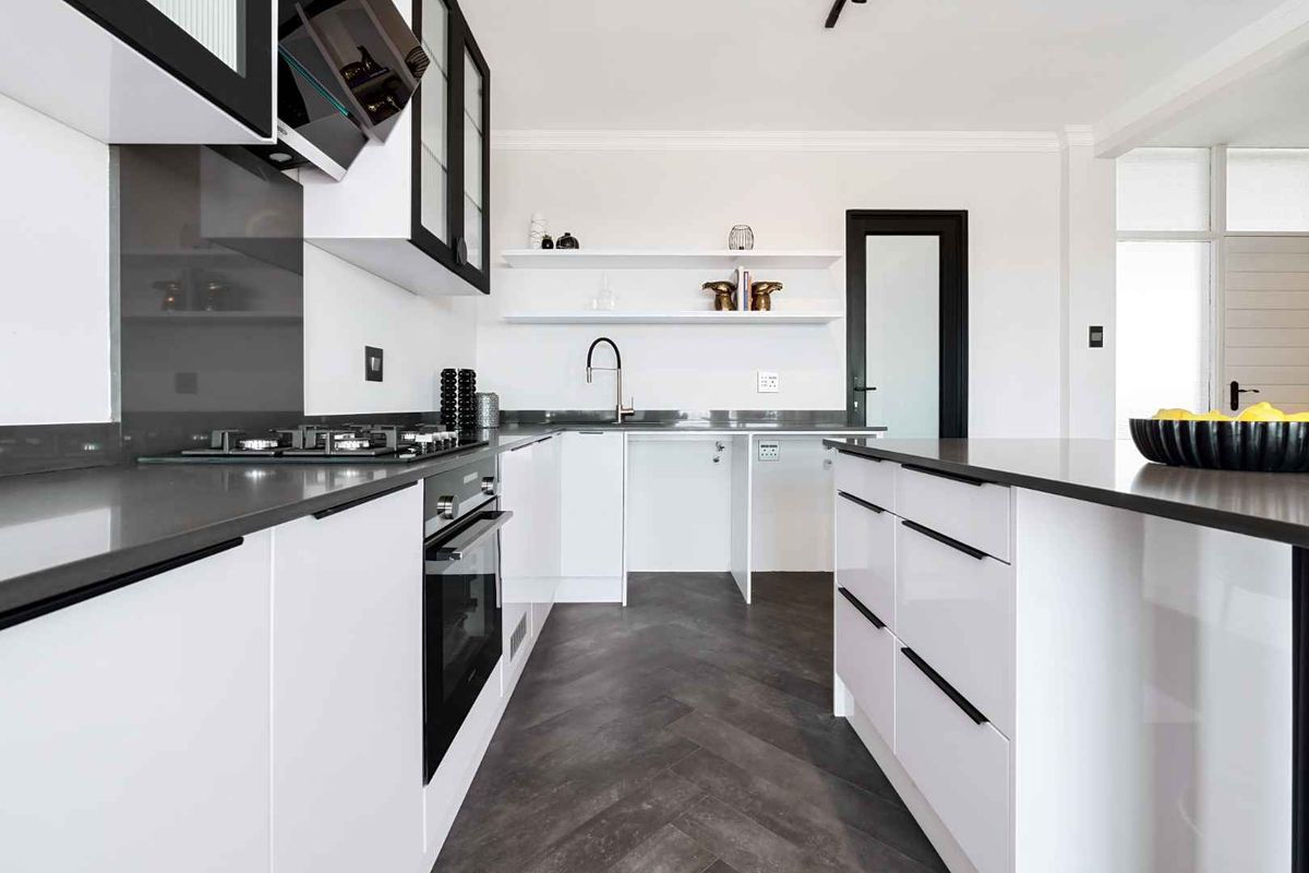 Top-Floor Luxury in Green Point! - Photo 3