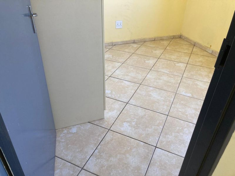 2 Bedroom apartment for sale in Jabulani - Photo 8