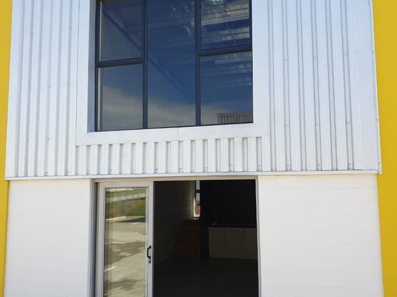 Secure unit within commercial business park! - Photo 4
