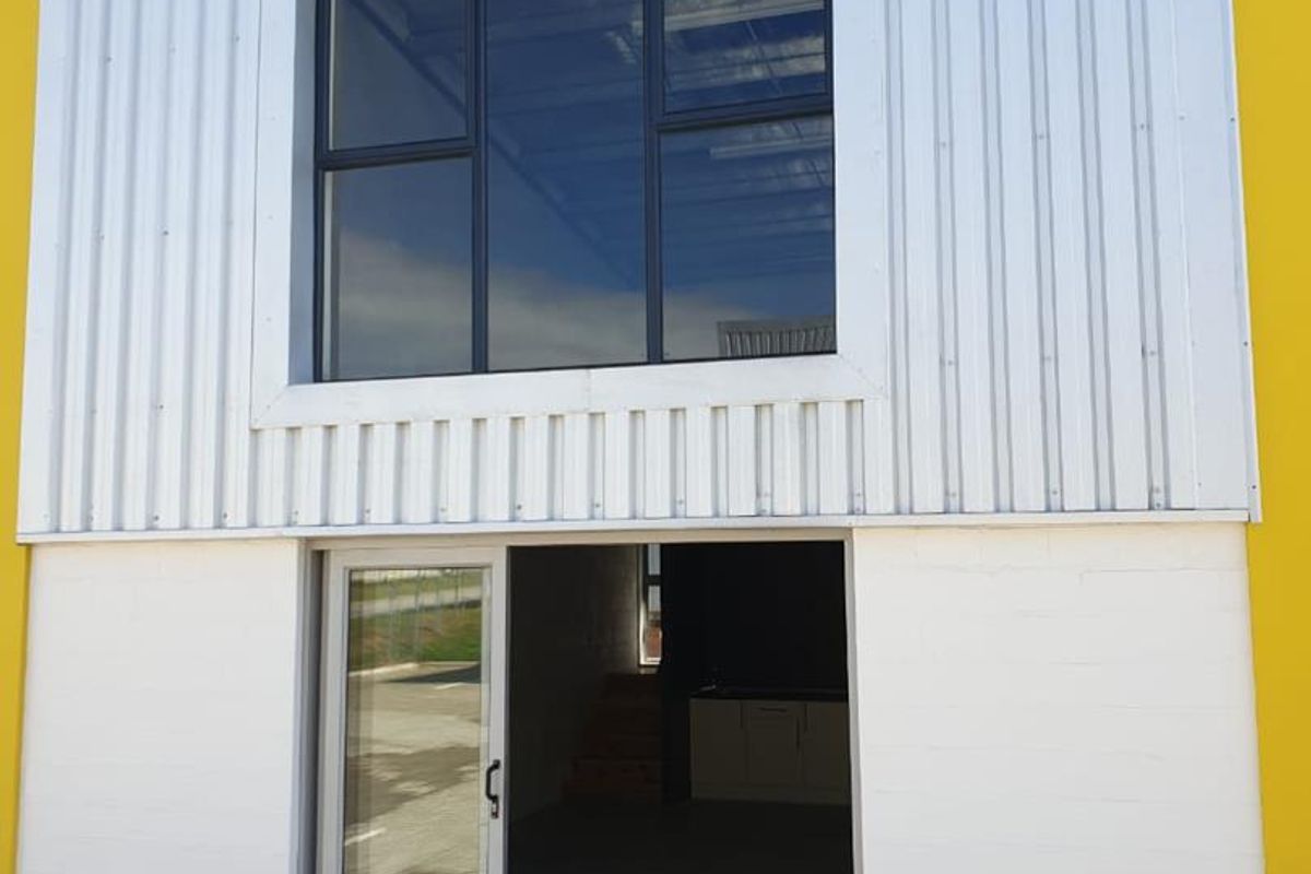 Secure unit within commercial business park! - Photo 4