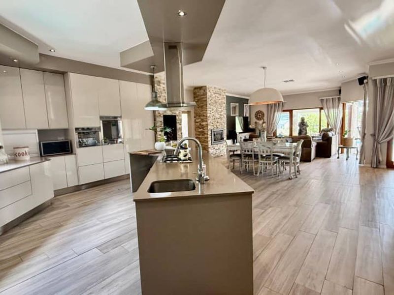 4 Bedroom House For Sale in Finkenstein - Photo 2