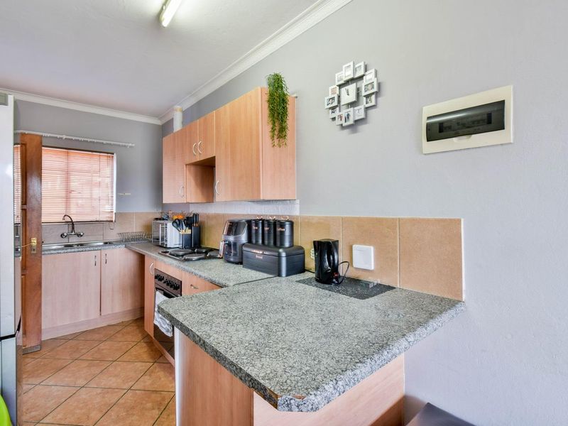 Neat & Tidy, ground-floor, Two bedroom unit - West Park - Photo 5