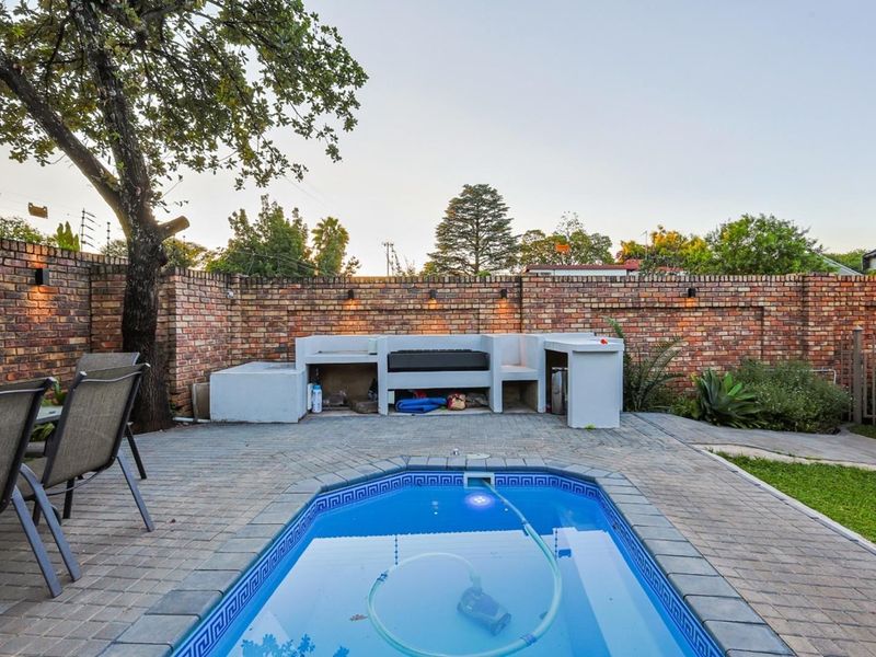 Spacious family home nestled in Lynnwood Glen. - Photo 3