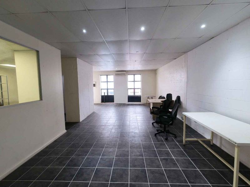 Warehouse/office To Let - Photo 3
