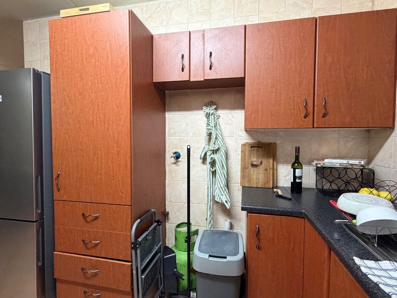 Modern 3-Bedroom Ground Floor Apartment in Secure Complex - Photo 7