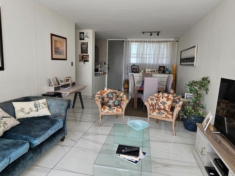 Comfort, Convenience & Captivating Views! - Photo 3