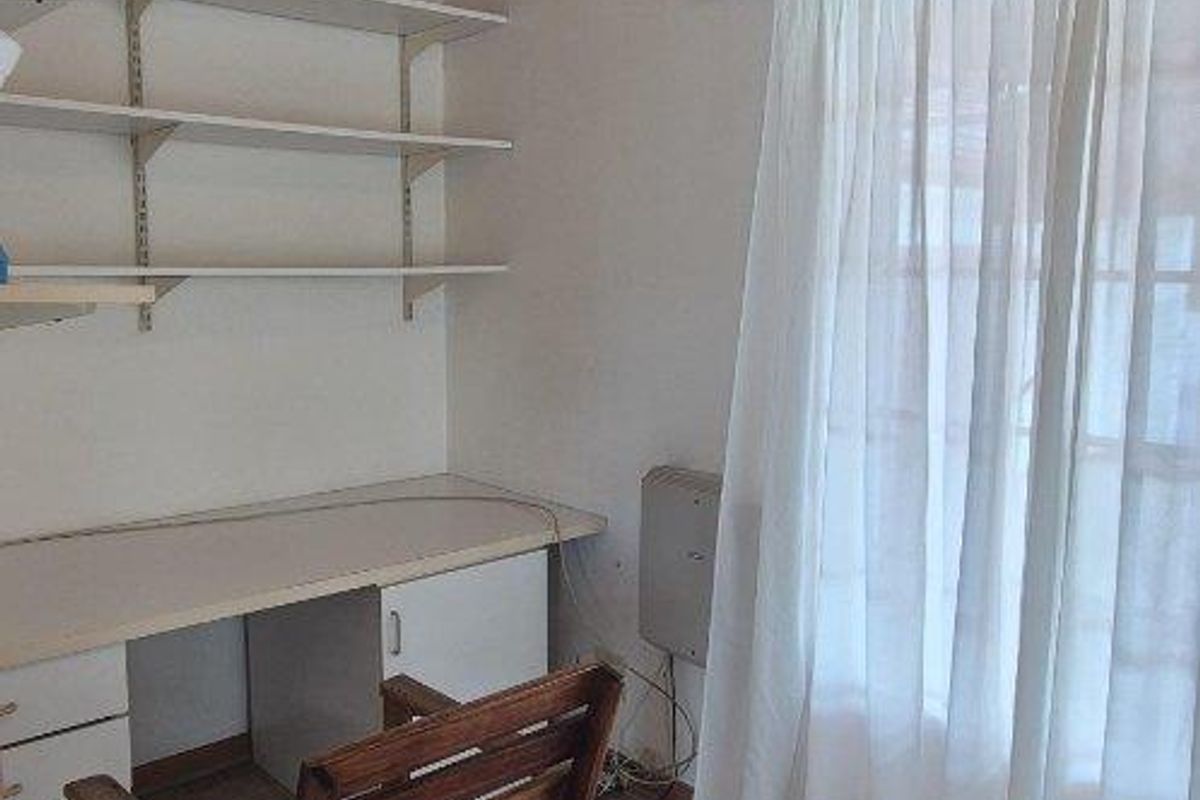 TO LET LOVELY 4 BEDROOM HOUSE WITH FLAT - Photo 5