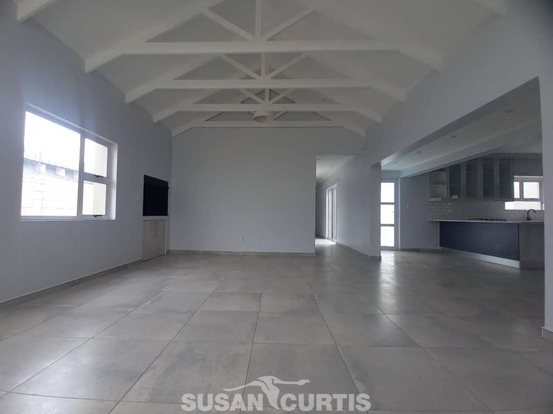 3 BEDROOM HOUSE IN MILE 4 EXT 1, FOR SALE - Photo 3