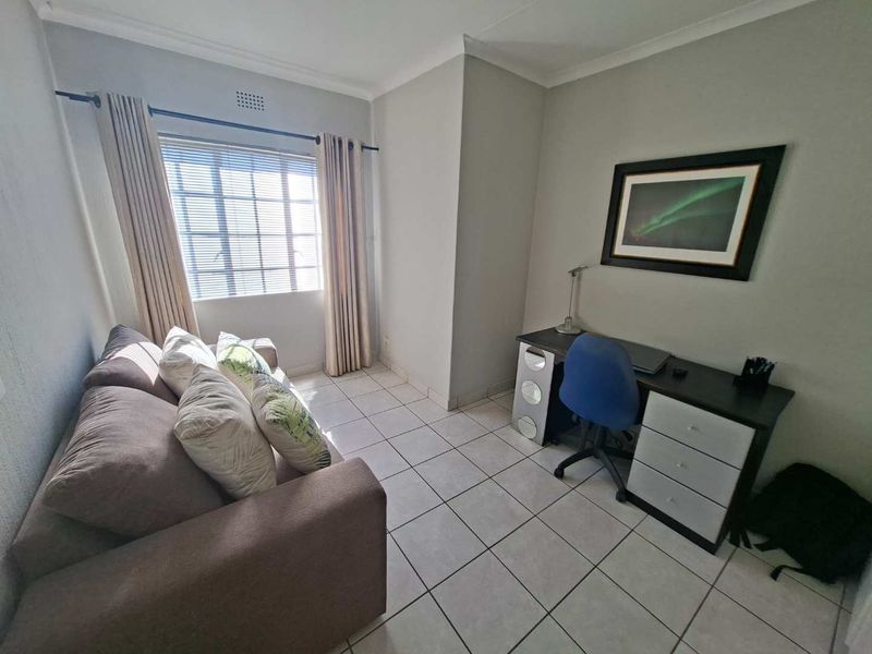 Peaceful Living in a Tranquil Setting - Photo 4