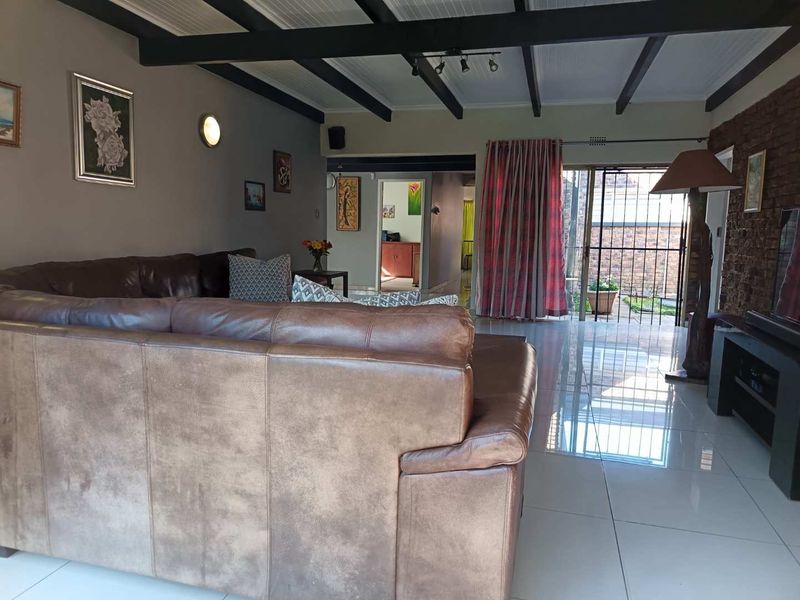 Large Family Home in the heart of Brackenhurst for sale - Photo 7