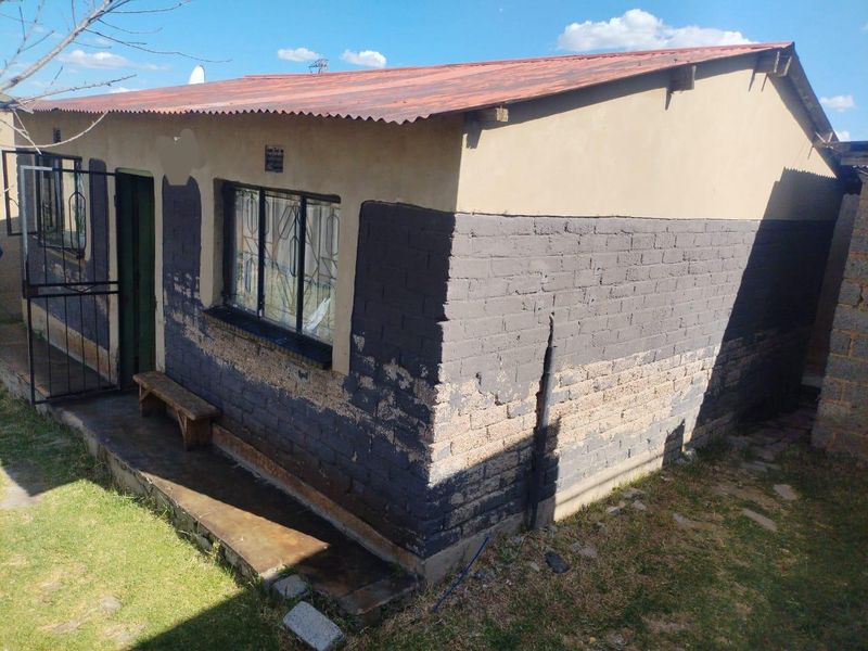 2 Bedroom House In Phomolong - Photo 2