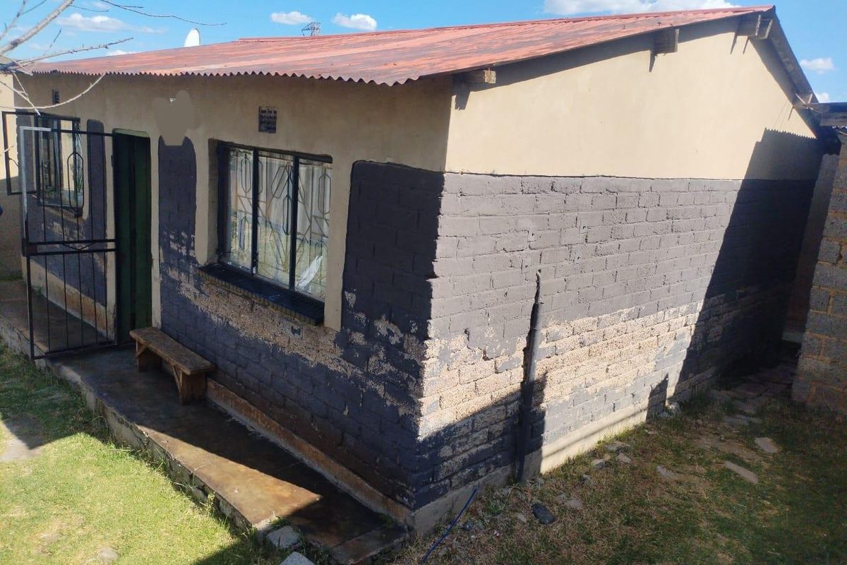 2 Bedroom House In Phomolong - Photo 2