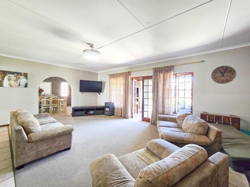 Charming 3 Bedroom family home for sale in Stilbaai-Wes. - Photo 9