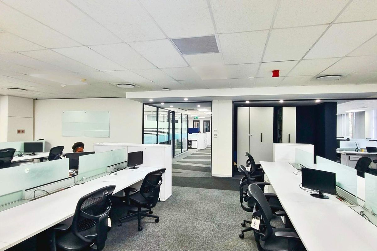 709m2 AAA office in Umhlanga Ridge with generator, lift access, secure entry, and 34 bays. Available January 2026 - Photo 4