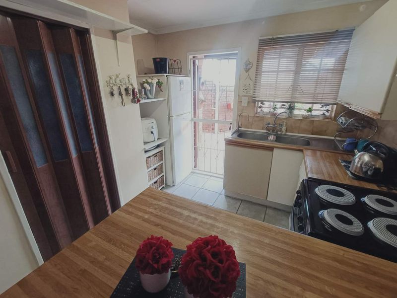BEAUTIFUL FAMILY HOUSE FOR SALE IN ZWARTKOP!!!! - Photo 3