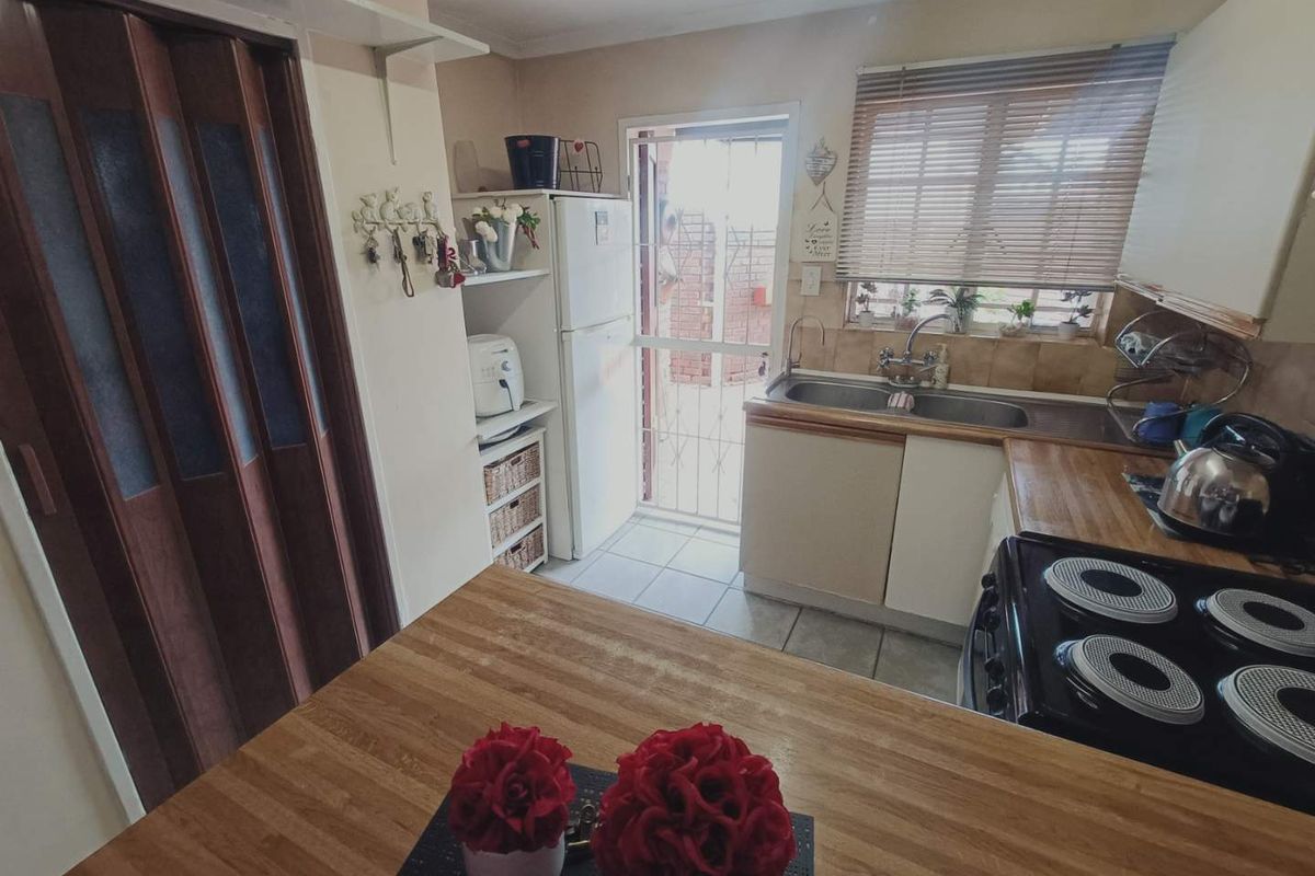 BEAUTIFUL FAMILY HOUSE FOR SALE IN ZWARTKOP!!!! - Photo 3