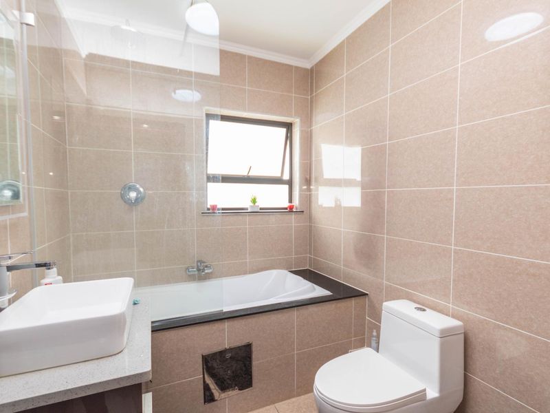 Apartment Close To Amenities - Photo 6