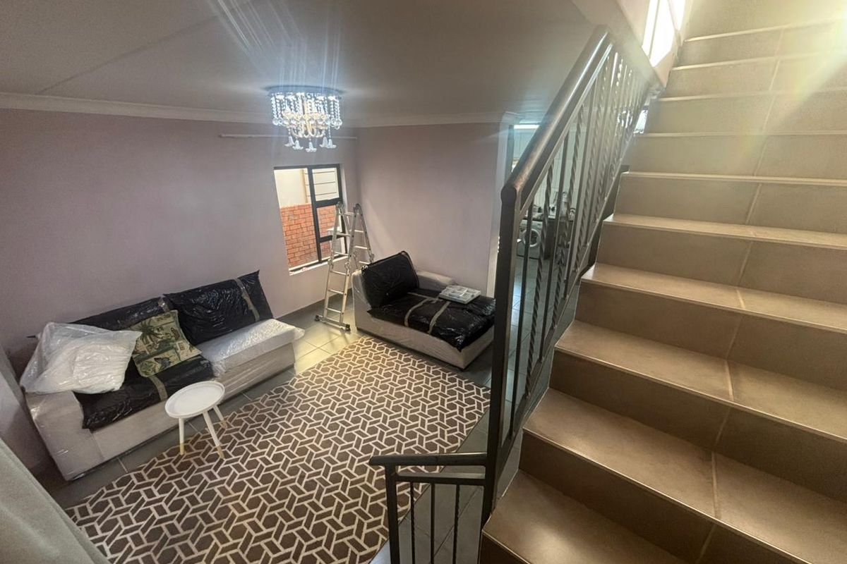 Stunning duplex unit in Olympus area. - Photo 4