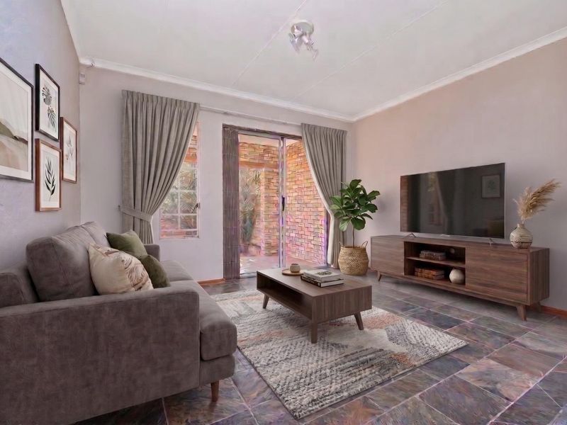 Well Appointed 2-Bedroom Townhouse With Spacious Private Garden - Photo 3