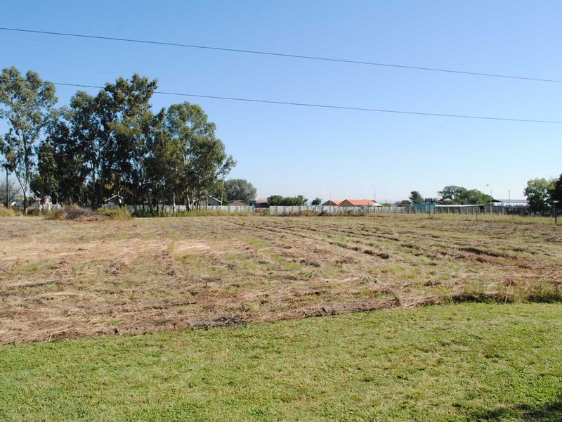 Fantastic Developer's opportunity within the lucrative developing suburb Riversdal Meyerton - Photo 2