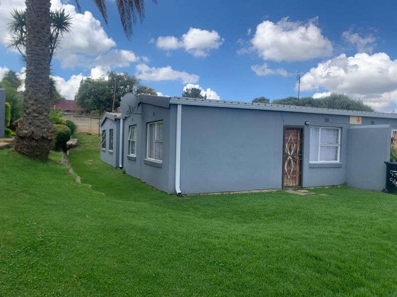 **2-Bedroom Apartment for Rent in Mondeor - Photo 2