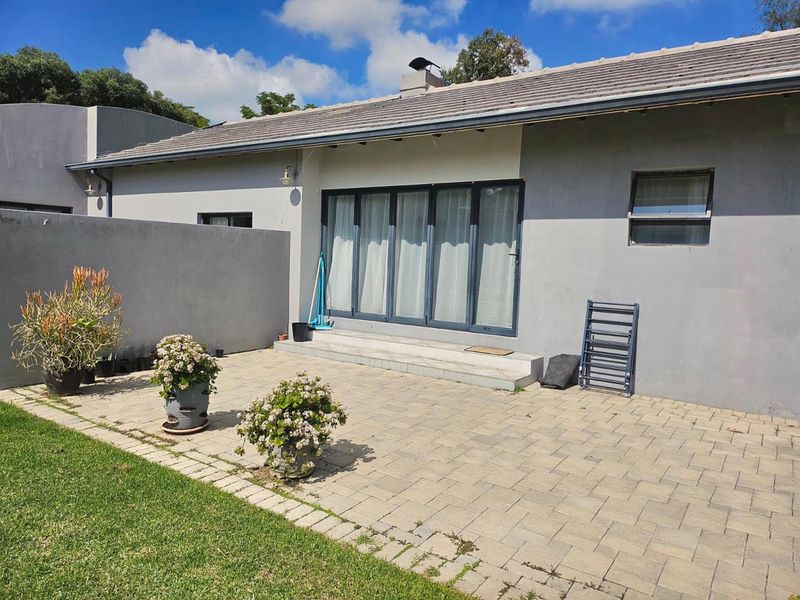 3 Bedroom House in BUCCLEUCH with 4 Spacious Cottages outside - Photo 5