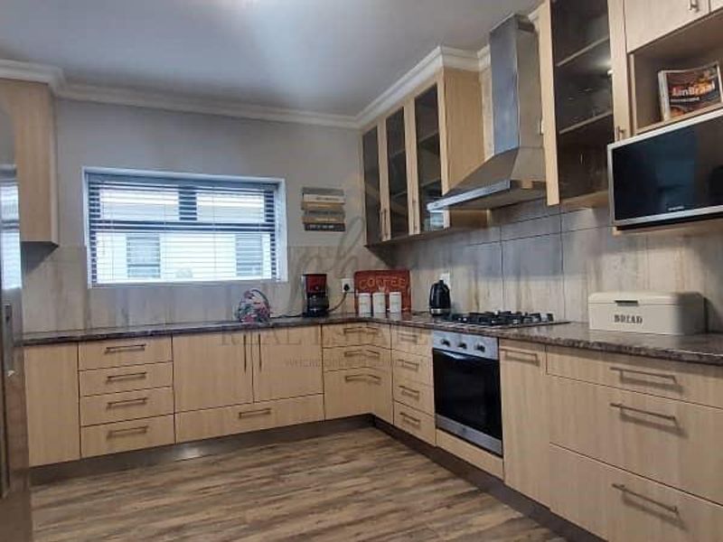 Fully Furnished Dual Living Home – Ocean View - Photo 9