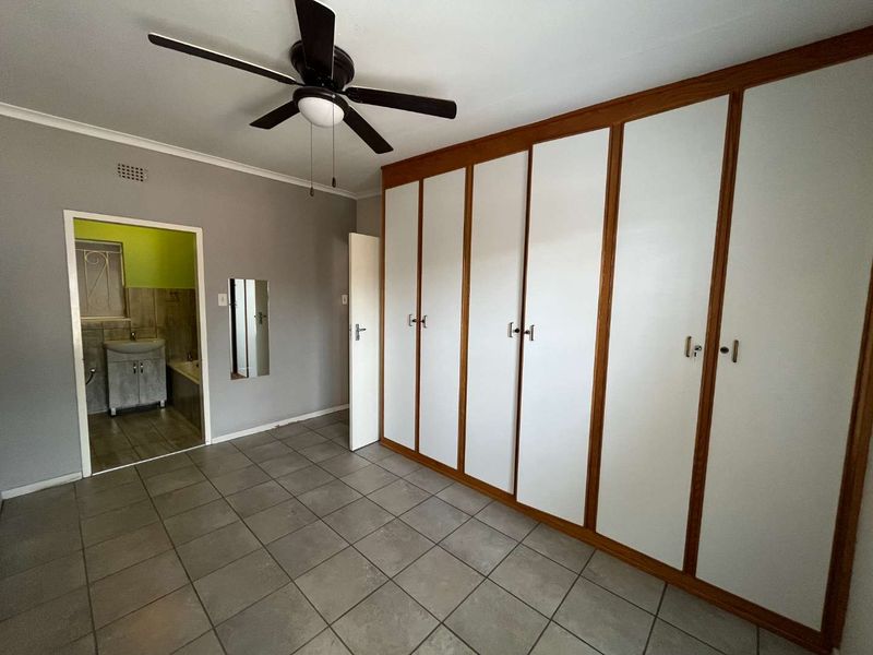 Excellent Investment Opportunity – 2-Bedroom Flat for Sale - Photo 4