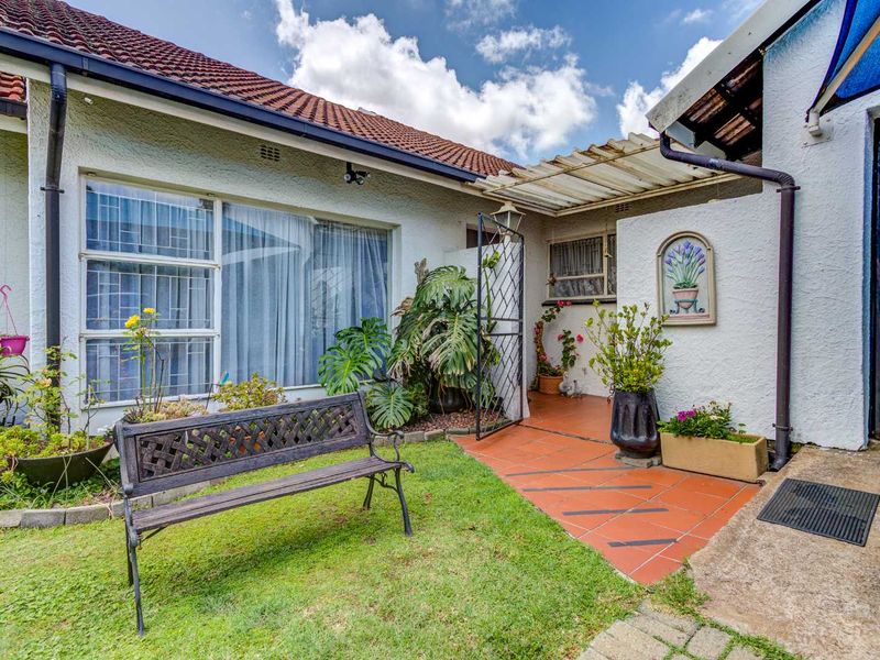 Well situated 4-Bedroom Family Home in Farrarmere - Photo 3