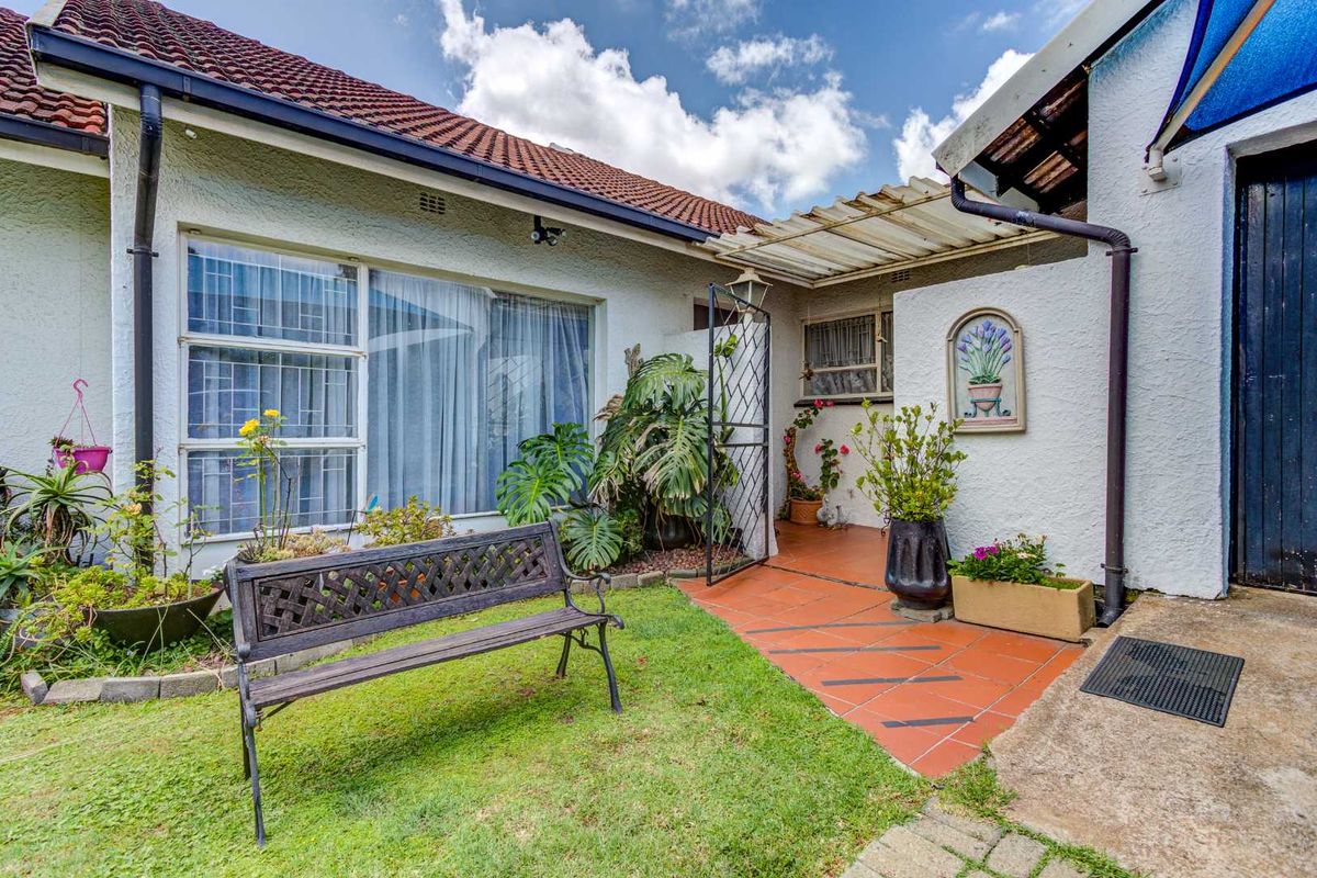 Well situated 4-Bedroom Family Home in Farrarmere - Photo 3