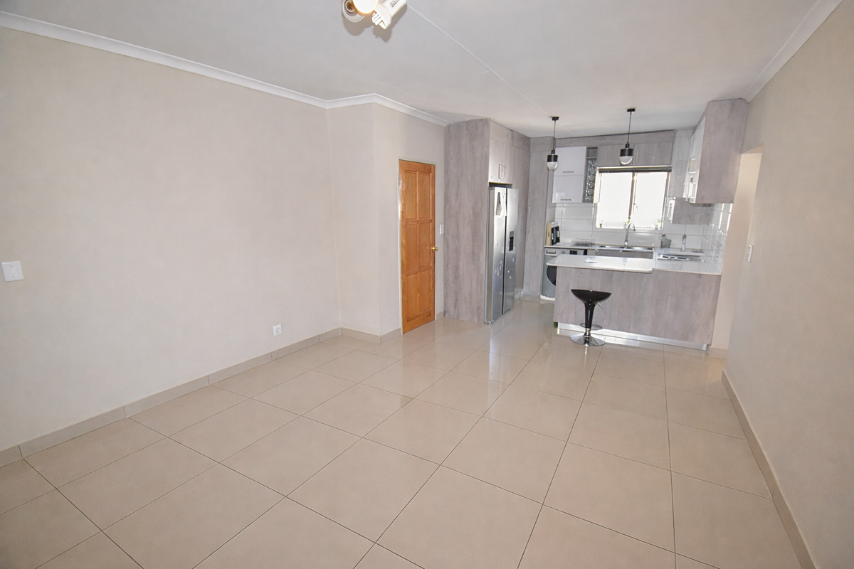 Modern First Floor Apartment - Photo 4