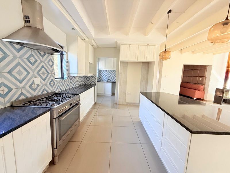 Experience Luxury: Beautiful Home with Pool & Loft! - Photo 10