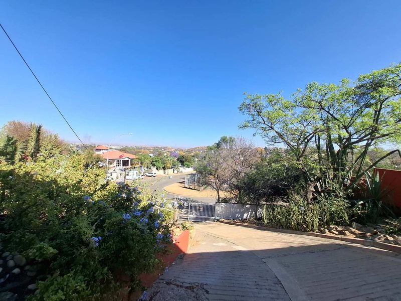 A Grand Opportunity Awaits – Restore, Renovate, Reimagine - Photo 2