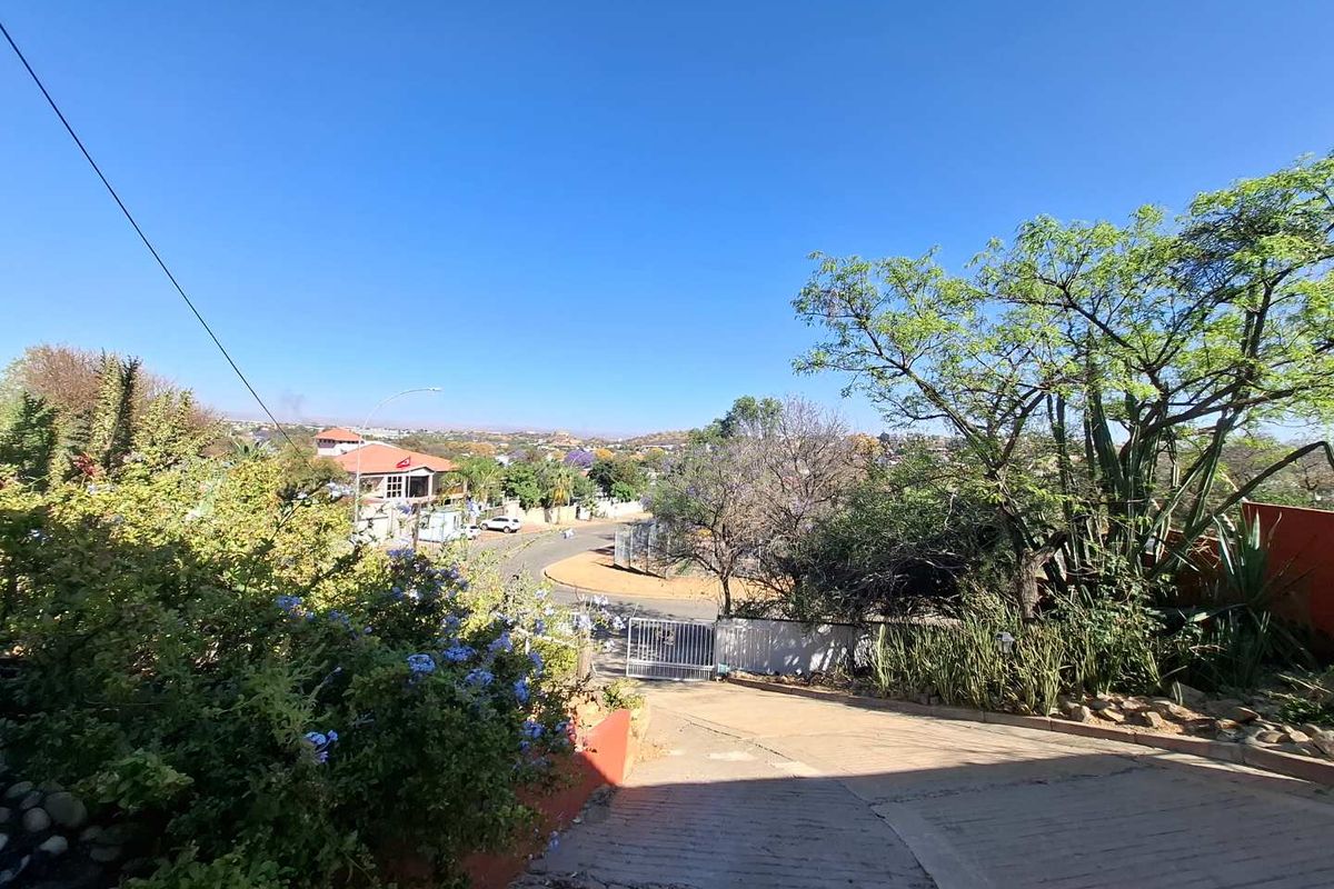 A Grand Opportunity Awaits – Restore, Renovate, Reimagine - Photo 2