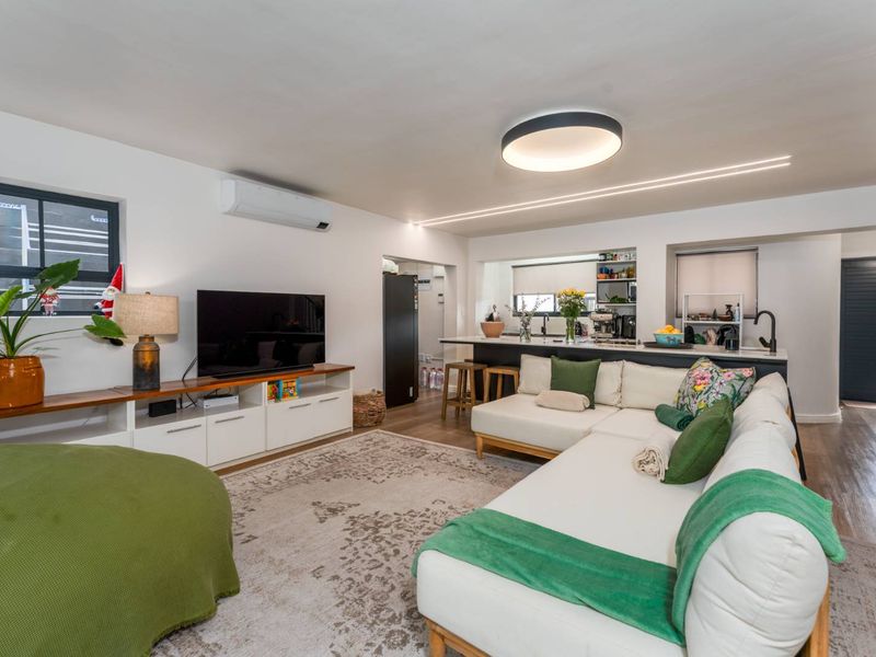 Brand new listing in ever popular Timour Hall - Photo 3