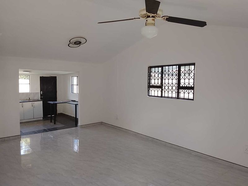 🏡 Move-In Ready 2-Bedroom Home for Sale off Lower Bombay Road – Recently Renovated & Upgraded - Photo 7