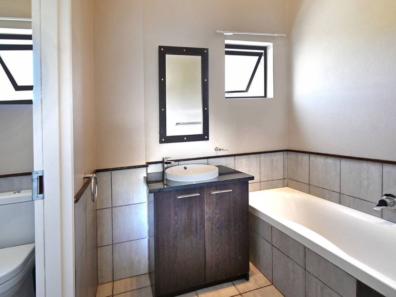 Charming Bachelor Apartment in Secure Estate - Photo 10