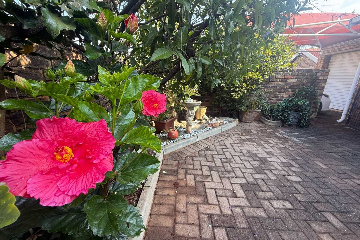 Secure & Spacious Simplex Living in Sought-After Noordheuwel – Perfect for Downsizing. - Photo 4