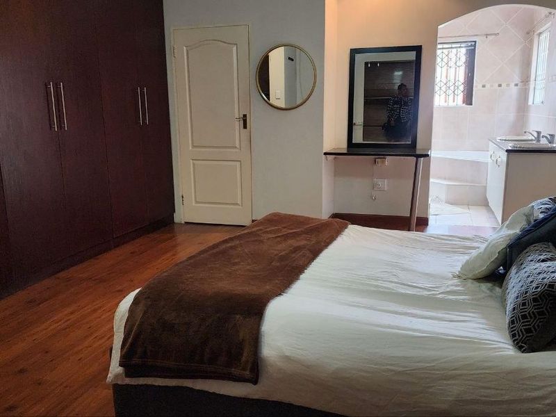 "Elegance Meets Comfort in Rock cliff Estate" - Photo 6