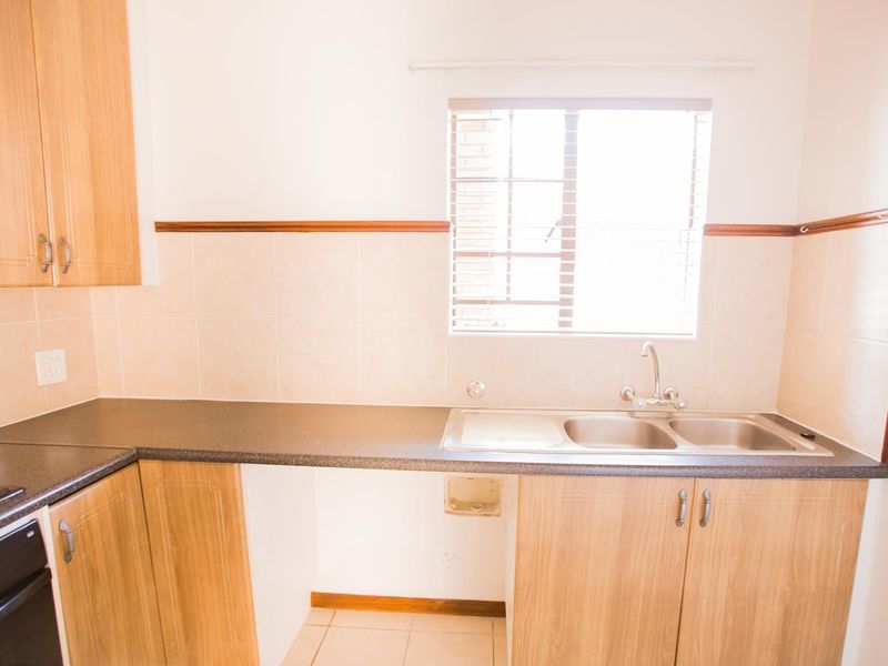 2 Bedroom Townhouse With A Private Garden - Photo 4