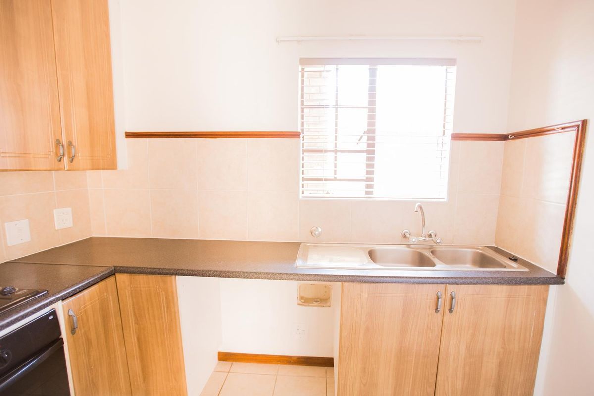 2 Bedroom Townhouse With A Private Garden - Photo 4