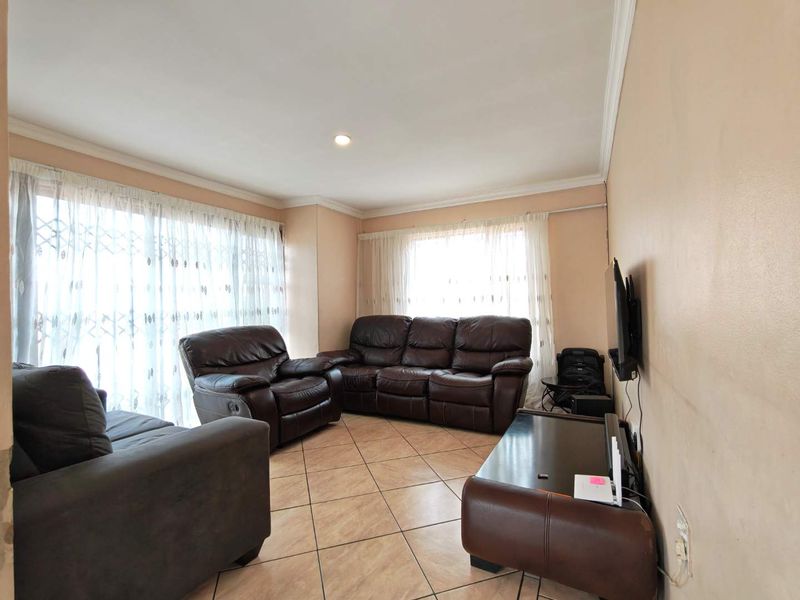 3 Bedroom House for Sale in Cosmo City - Photo 9