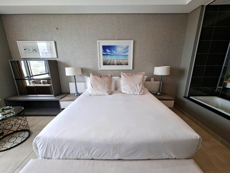 Stunning Furnished, 6th Floor Studio Apartment Available in Sandton Skye - Photo 3