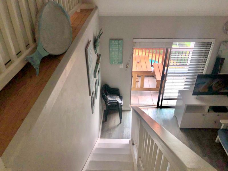 Coastal living 3 bedroom - Photo 8