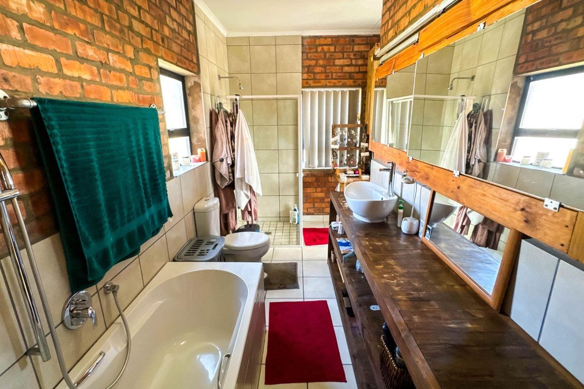 Versatile Living at Its Best: Dual Home in Klein Brak! - Photo 3