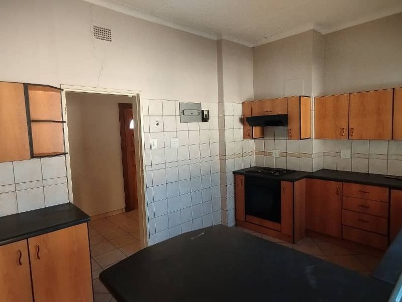 Spacious family home with income-generating flats - for Sale!! - Photo 8