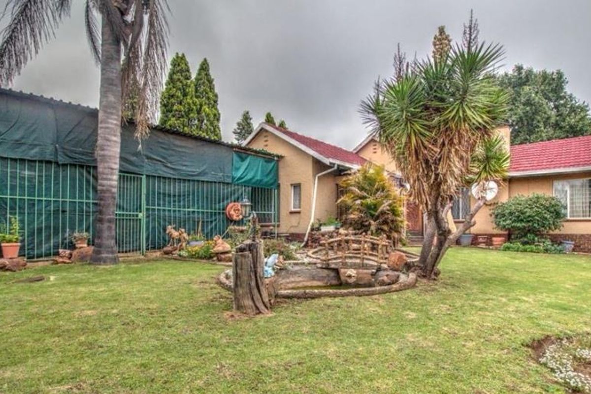 Large family home for sale in enclosed area in Edleen - Photo 2