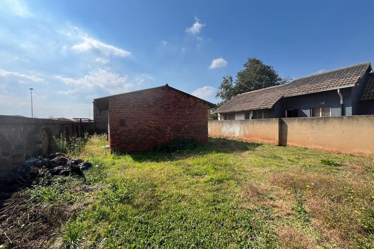 Prime Investment Opportunity with Development Potential - Photo 5
